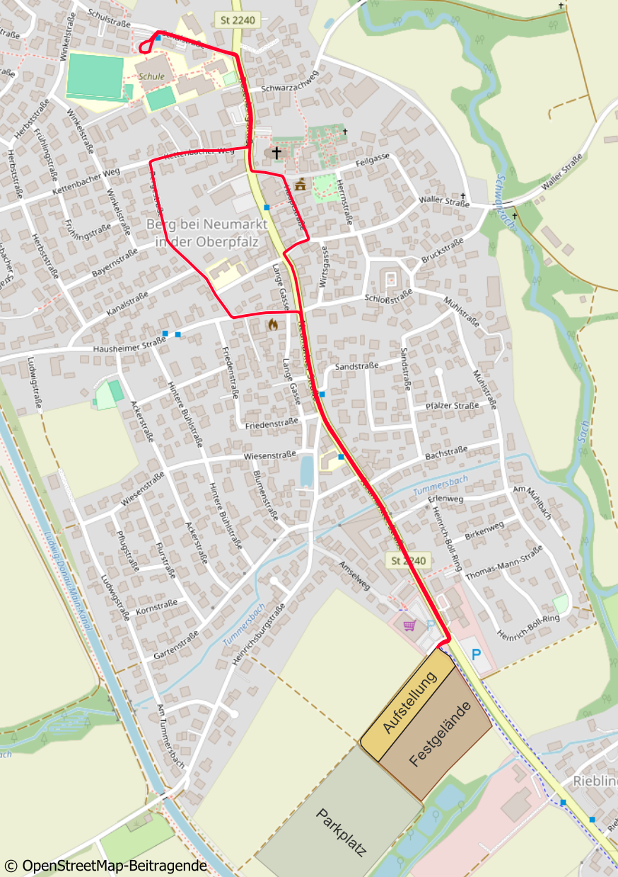 Verlauf des Festzugs Karte mit Verlauf des Festzugs. Neben Netto Festgelände, Aufstellung und Parkplatz; von dort über Staatsstraße 2240 nördlich bis Hauptstraße, vorbei an Rathaus und Kirche, zurück auf die Staatsstraße, weiter in die Schulstraße, Wende am Sport- und Kulturzentrum, über die Schulstraße zurück zur Staatsstraße, in südlicher Richtung bis zum Kettenbacher Weg, von dort über die Pergestraße zur Hausheimer Straße, zurück auf die Staatstraße und zurück zum Festgelände