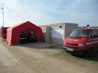 Aufgebaute Einsatzleitung bei der RMD-Kanalübung 2012 an der Mühlhausener Lände