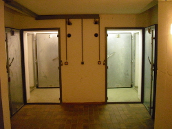 Eingang zu den beiden Schutzräumen im Keller