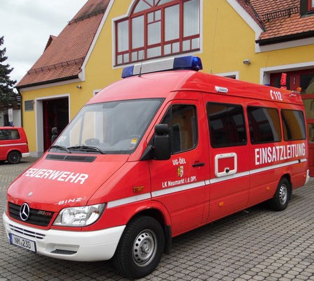 Außenansicht auf unseren Einsatzleitwagen UG-ÖEL von vorne/Fahrerseite