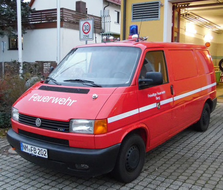 Außenansicht auf unseren Gerätewagen PKW von vorne/Fahrerseite