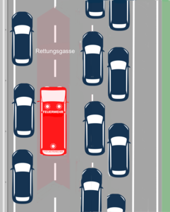 Bildung einer Rettungsgasse auf dreispuriger Autobahn