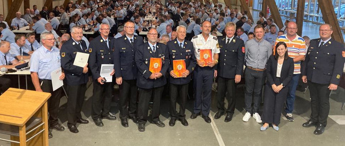 Gruppenfoto aller bei der Verbandsversammlung Geehrten