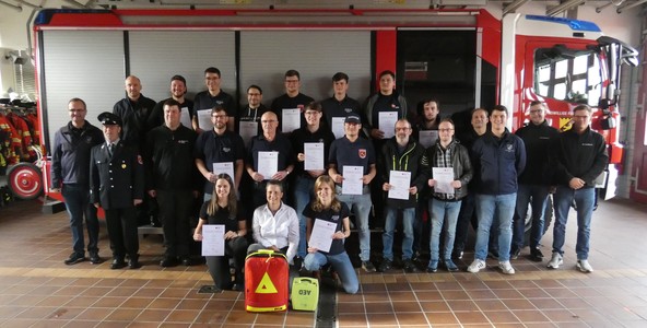 Teilnehmer und Ausbilder des First-Responder-Lehrgangs Teilnehmer und Ausbilder des First-Responder-Lehrgangs