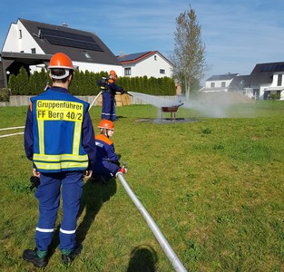 Einsatzstelle 1: Kleinbrand im Freien