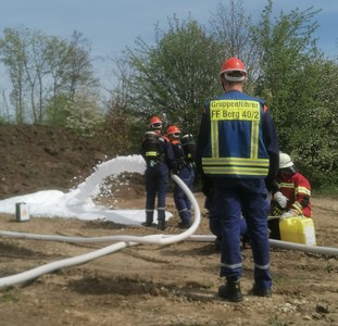 Einsatzstelle 4: Kleinbrand im Freien Einsatzstelle 4: Kleinbrand im Freien