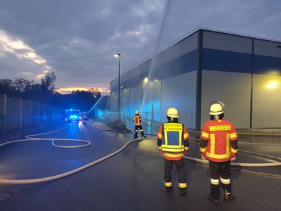 Außenbrandbekämpfung mit mehreren Strahlrohren Außenbrandbekämpfung mit mehreren Strahlrohren