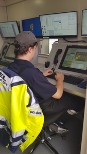 Arbeit im Funkraum des AB Einsatzleitung Arbeit im Funkraum des AB Einsatzleitung