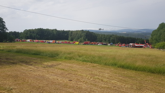 Blick auf die eingesetzten Fahrzeuge des Hilfeleistungskontingents