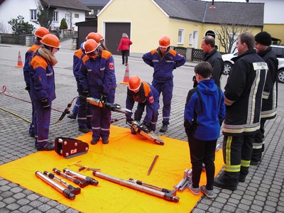 Praktische Ausbildung bei der Modularen Truppmanausbildung: Rettungssatz