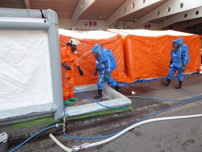 Dekontamination durch unseren ABC-Zug: Grobreinigung Dekontamination durch unseren ABC-Zug: Grobreinigung